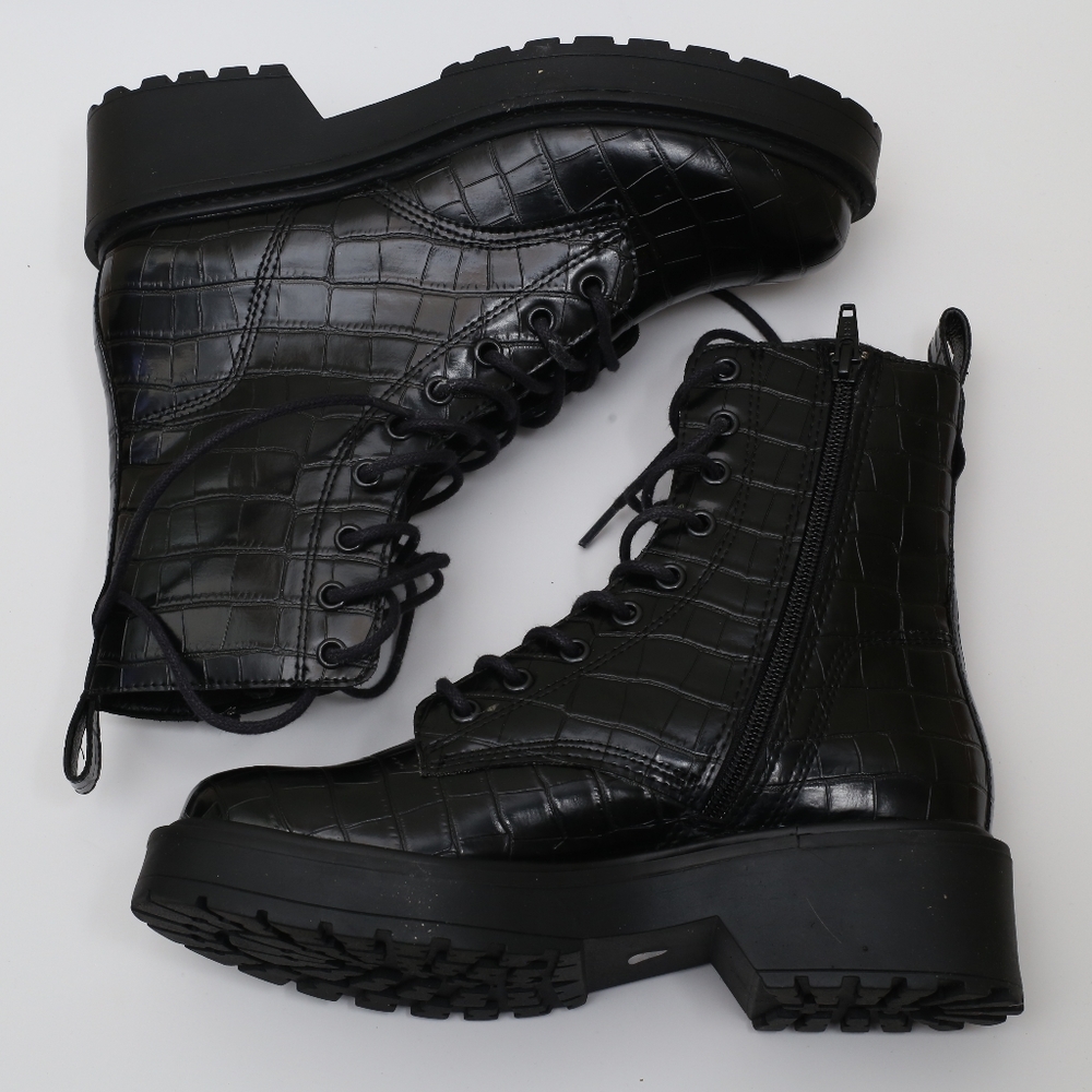 Steve Madden Tornado Faux Croc Combat Boots Size 7